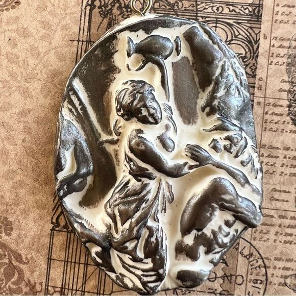Hand crafted Painted Pendant - Picture 1 of 2